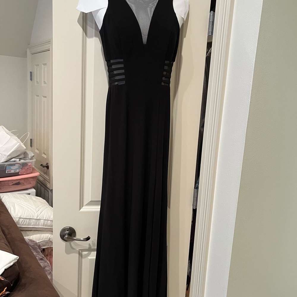 Morgan & Co. Black and White Sleeveless V-Neck Gown for Prom